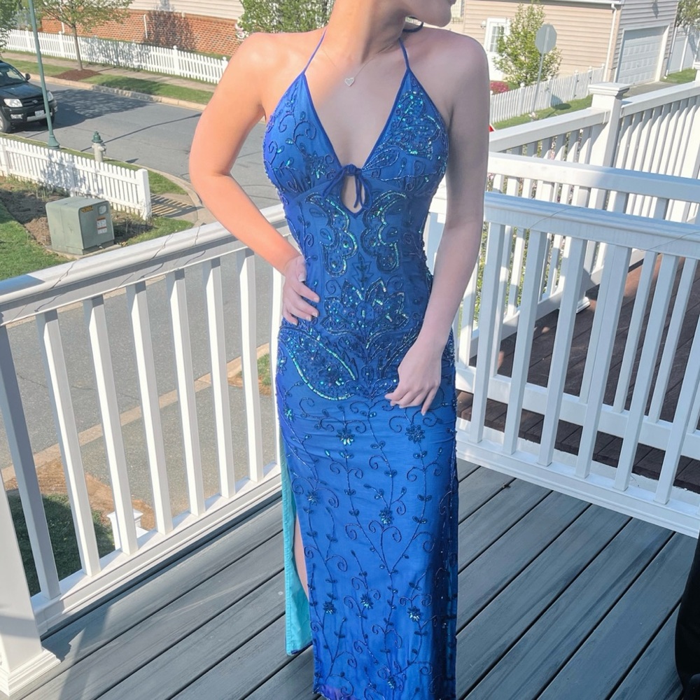 selling this stunning sequin gown / prom dress!!